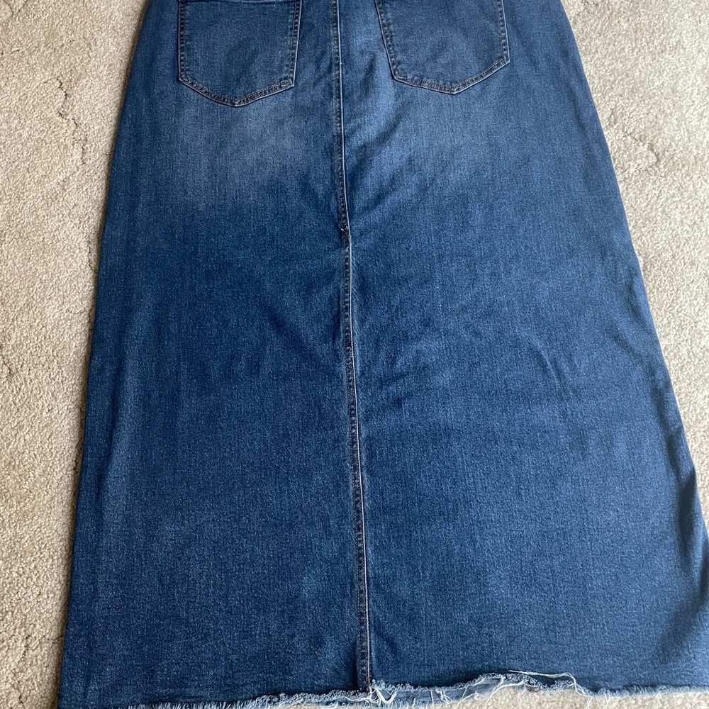 Ladies long denim skirt. - Picture 5 of 7